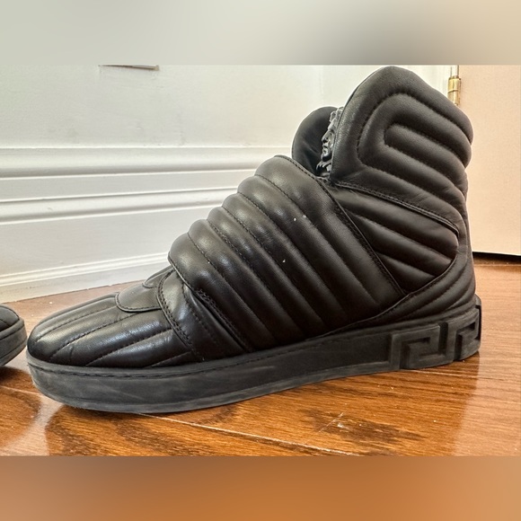 Black leather Versace sneakers - Picture 4 of 14